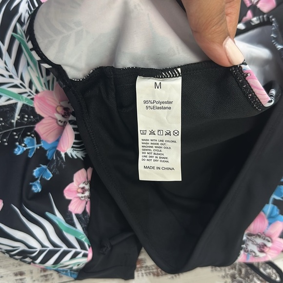 2 piece‎ Floral Swimwear Sz. M - Picture 8 of 8